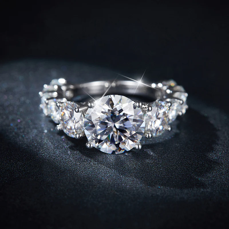 IE0124 ROUND CUT MOISSANITE ENGANGEMENT RING IN STERLING SILVER - Image 5