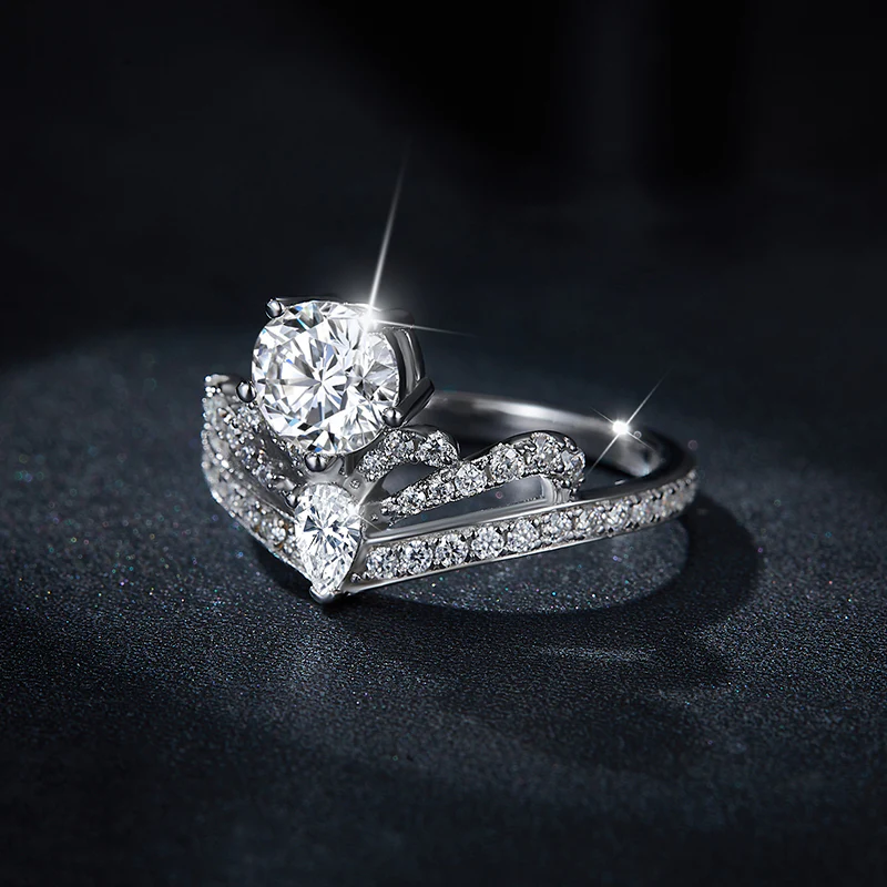 IE0146 1CT CROWN ROUND CUT MOISSANITE RING IN STERLING SILVER - Image 2