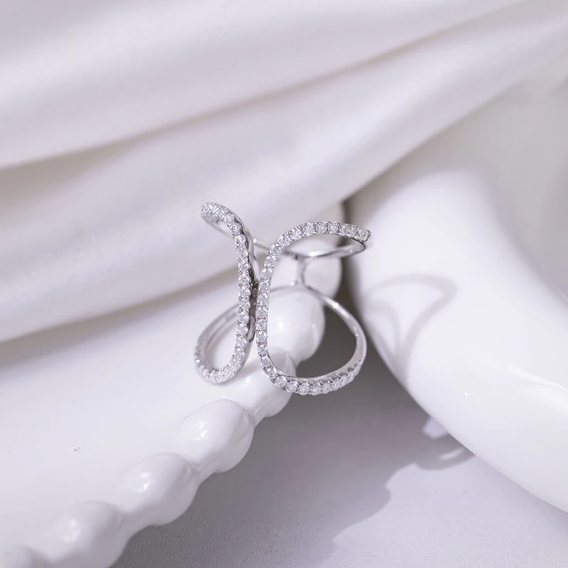 IE0183 “X” SHAPED MOISSANITE DIAMOND RING IN STERLING SILVER - Image 4