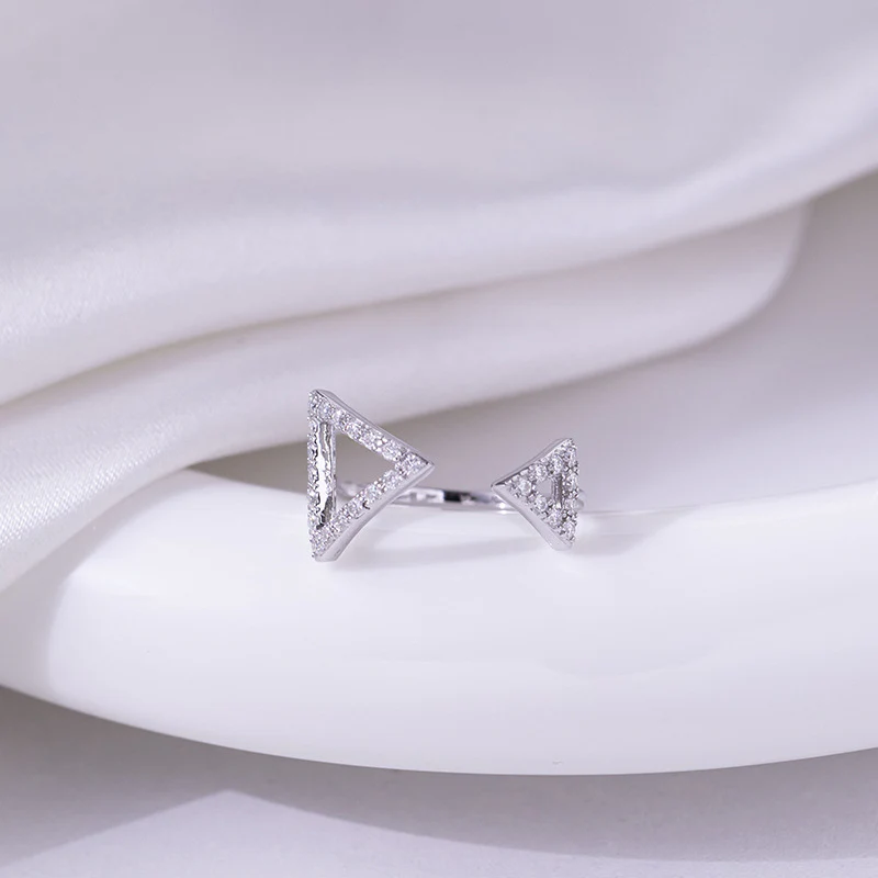 IE0184 TRIANGLE MOISSANITE ADJUSTABLE RING IN STERLING SILVER - Image 4