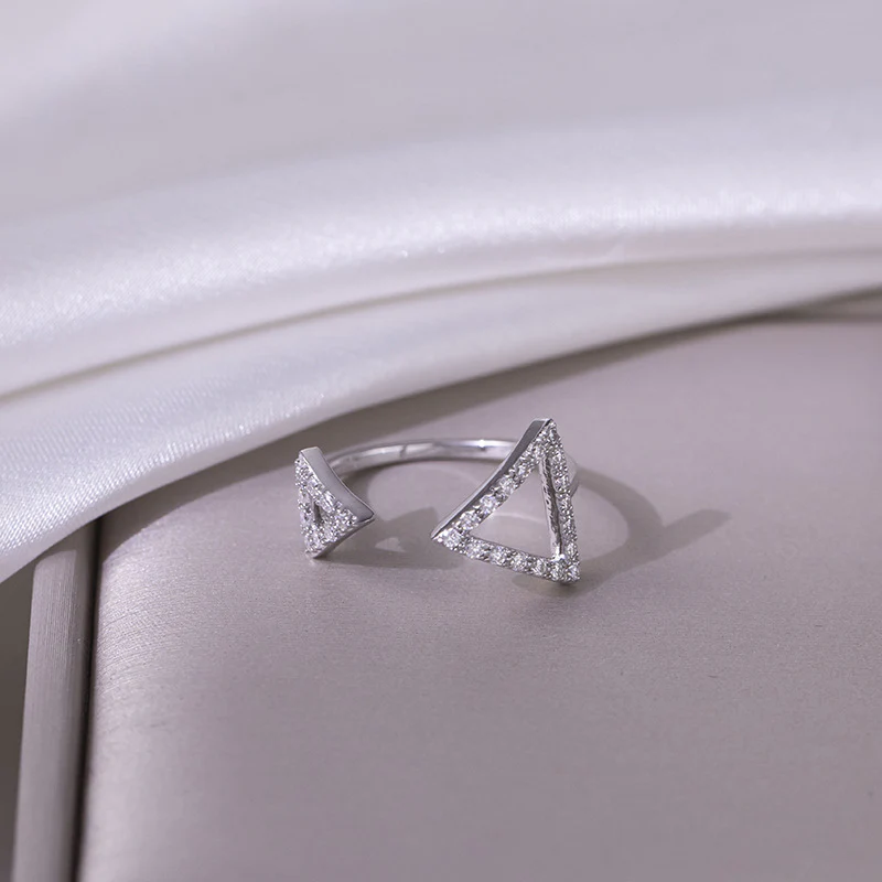 IE0184 TRIANGLE MOISSANITE ADJUSTABLE RING IN STERLING SILVER - Image 6