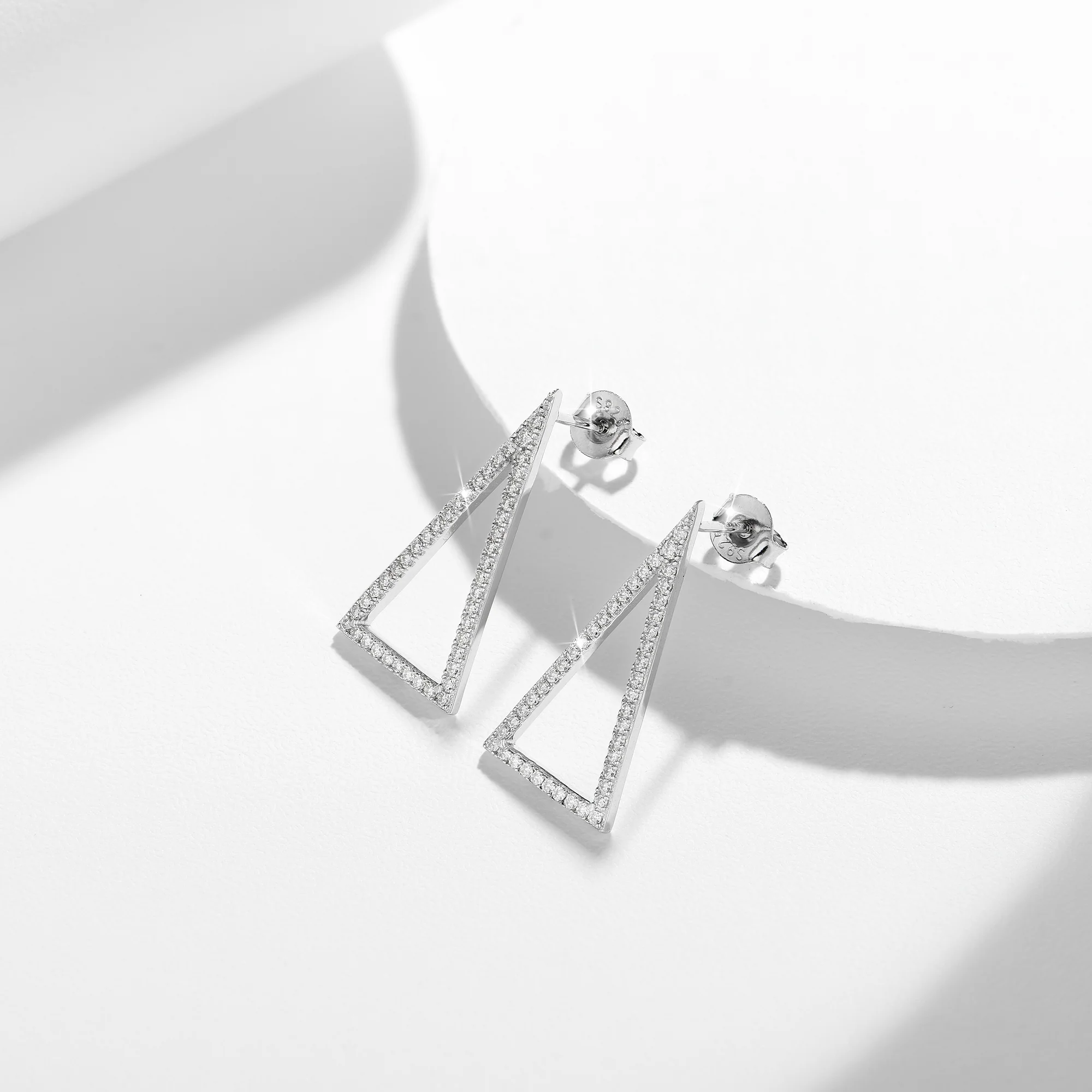 IE0196 MOISSANITE TRIANGLE HOOP EARRINGS IN STERLING SILVER - Image 3