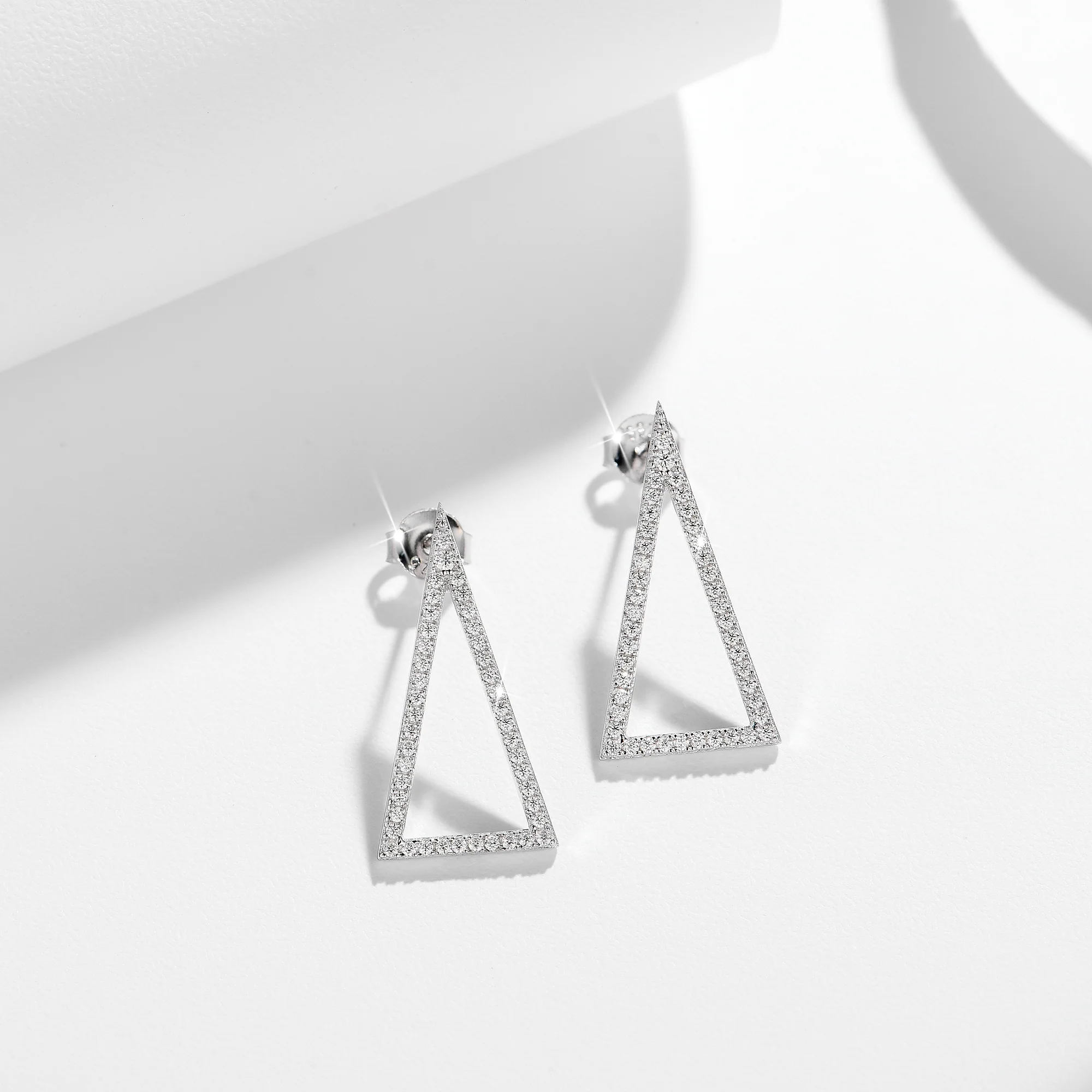 IE0196 MOISSANITE TRIANGLE HOOP EARRINGS IN STERLING SILVER - Image 4