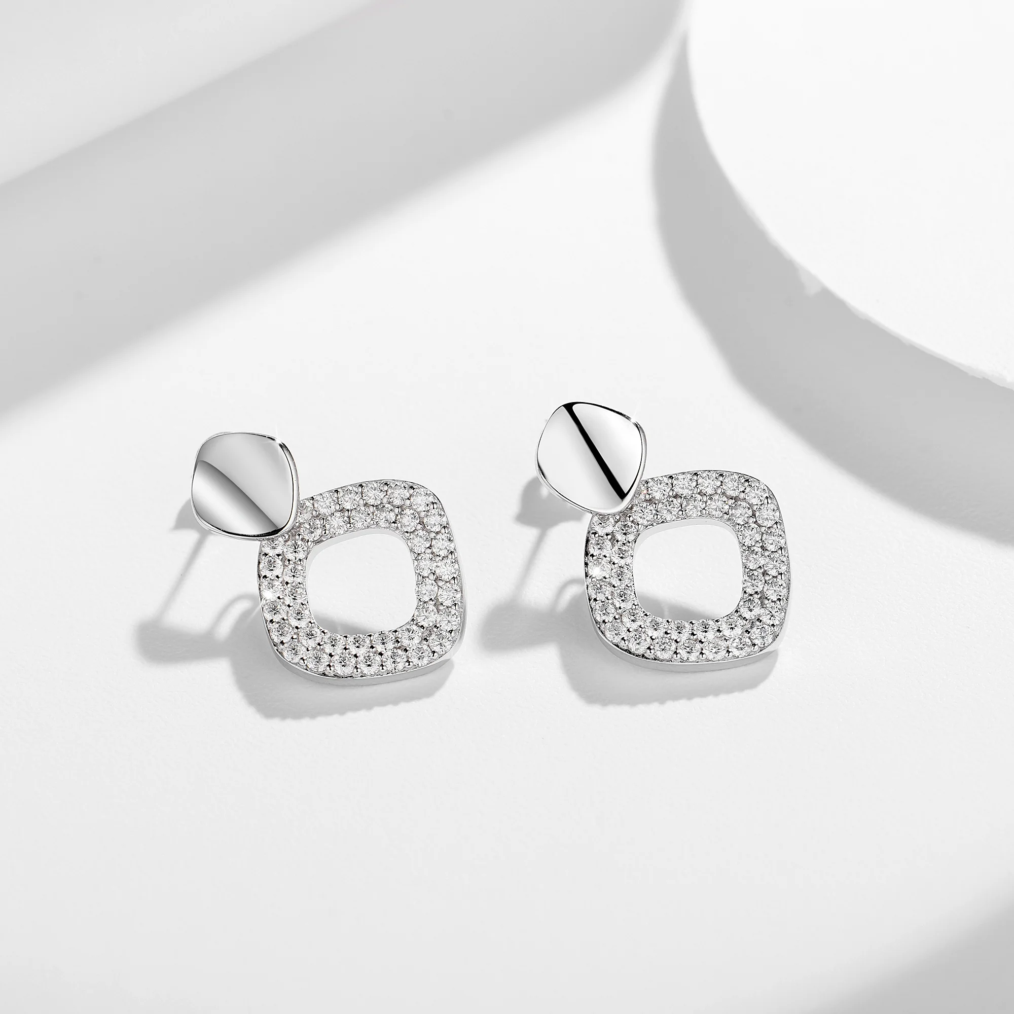 IE0198 DIAMOND SHAPE HOOP MOISSANITE EARRINGS IN STERLING SILVER - Image 3