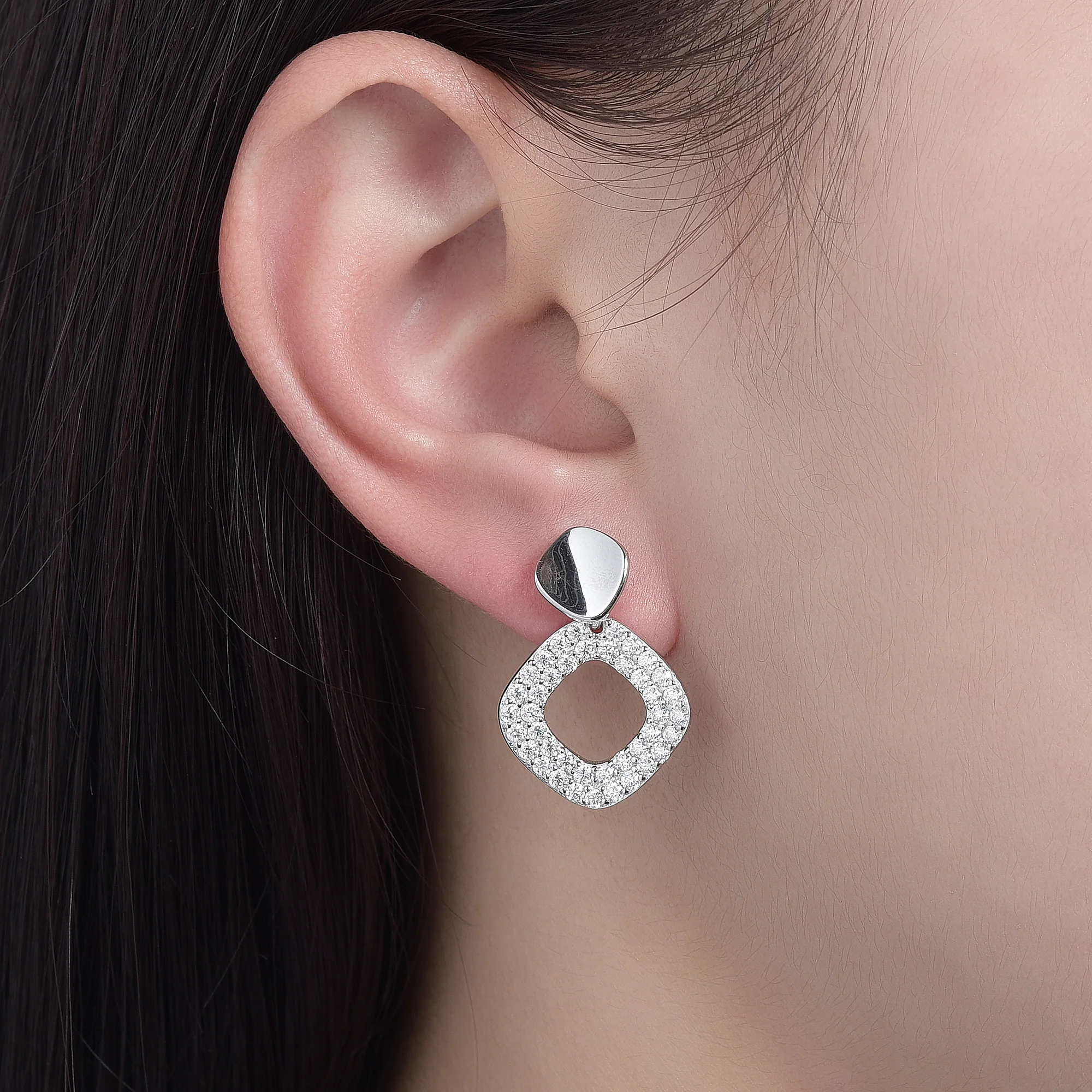 IE0198 DIAMOND SHAPE HOOP MOISSANITE EARRINGS IN STERLING SILVER - Image 4