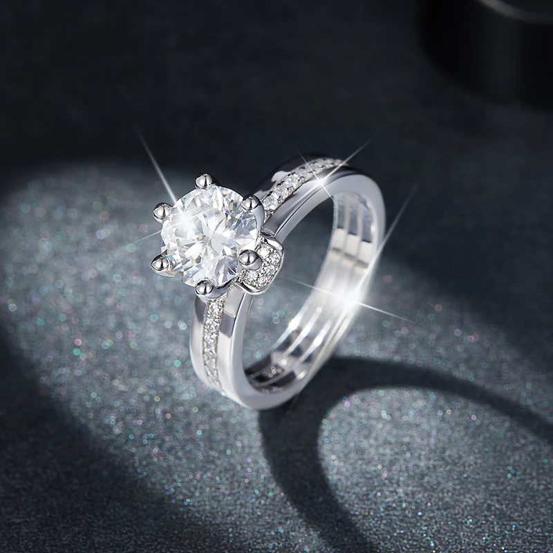 IE0227 2CT ROUND BRILLIANT CUT MOISSANITE RING IN STERLING SILVER - Image 2