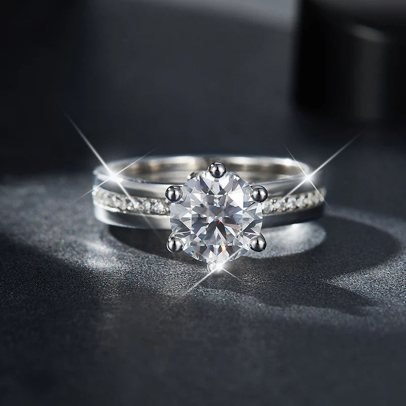 IE0227 2CT ROUND BRILLIANT CUT MOISSANITE RING IN STERLING SILVER - Image 4
