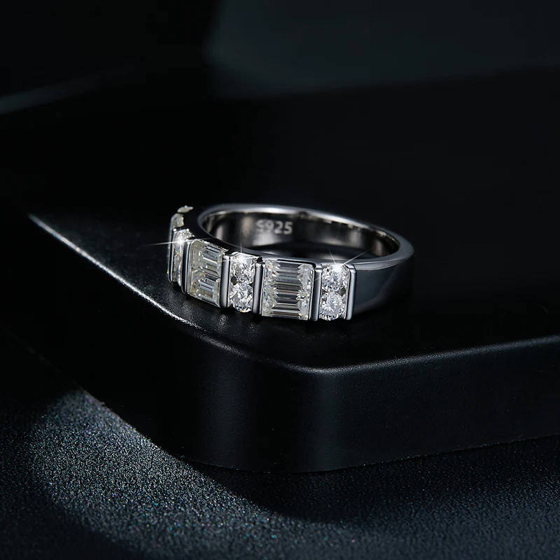 IE0231 ROUND BAGUETTE MOISSANITE DIAMOND RING IN STERLING SILVER - Image 4