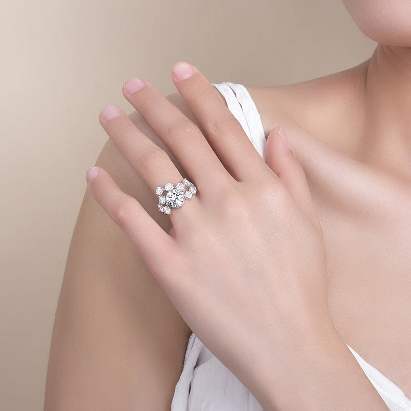 IE0297 ROUND CUT MOISSANITE LUXE ENGAGEMENT RING IN STERLING SILVER - Image 6