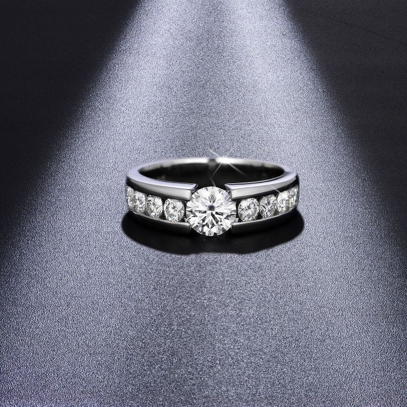 IE0299 1 CARAT ROUND CUT MOISSANITE BAND RING IN STERLING SILVER - Image 3