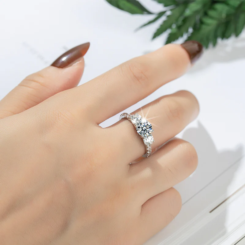IE03171 ROUND BRILLIANT CUT 6.5MM MOISSANITE DIAMOND RING IN STERLING SILVER - Image 3