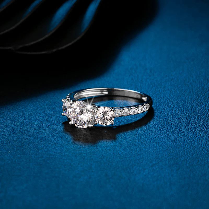 IE03171 ROUND BRILLIANT CUT 6.5MM MOISSANITE DIAMOND RING IN STERLING SILVER - Image 4