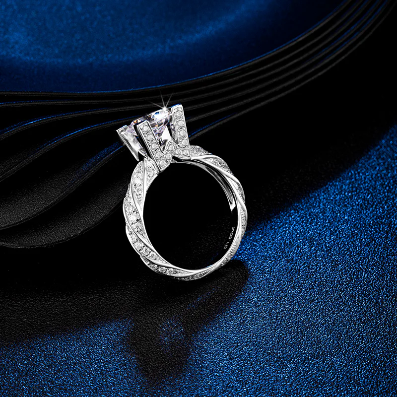 IE04745 1CT ROUND SWIRL MOISSANITE DIAMOND RING IN STERLING SILVER - Image 3