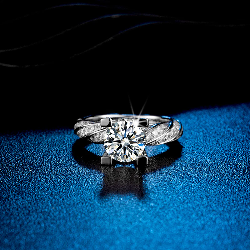 IE04745 1CT ROUND SWIRL MOISSANITE DIAMOND RING IN STERLING SILVER - Image 5