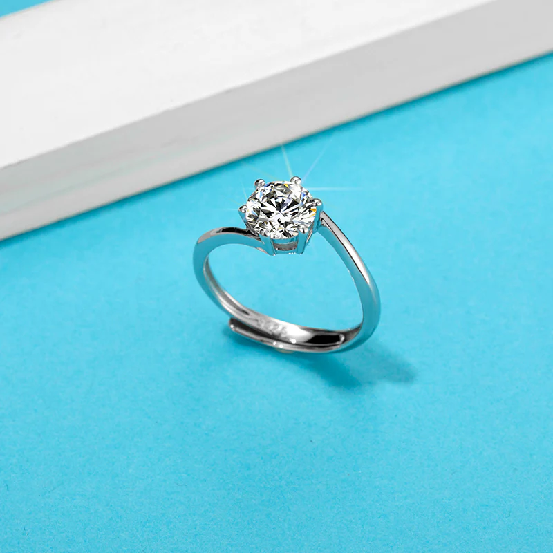 IE04951 1CT ROUND CUT MOISSANITE ENGAGEMENT RING IN STERLING SILVER - Image 4