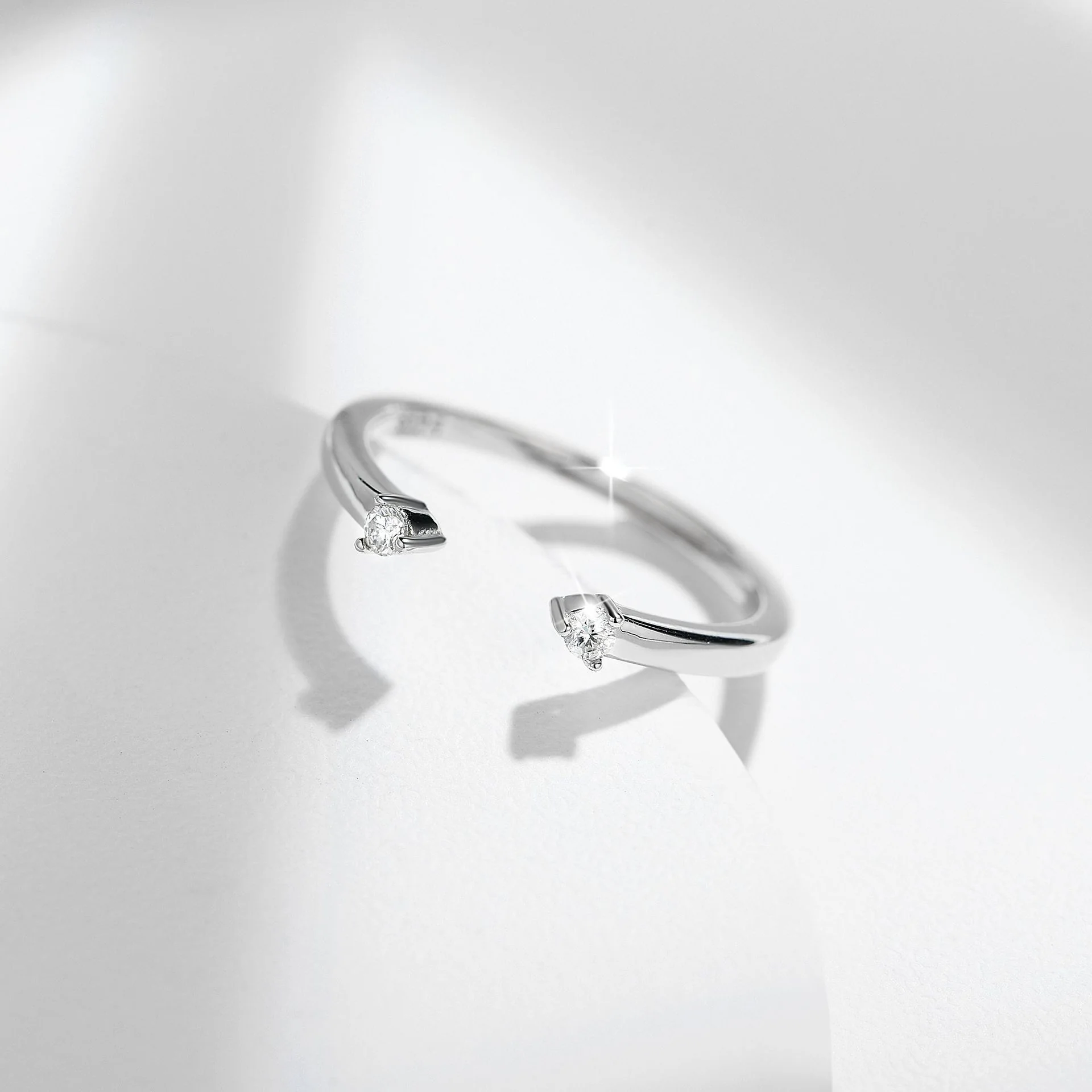 IE0569 MIXED MOISSANITE DIAMOND RING IN STERLING SILVER - Image 2