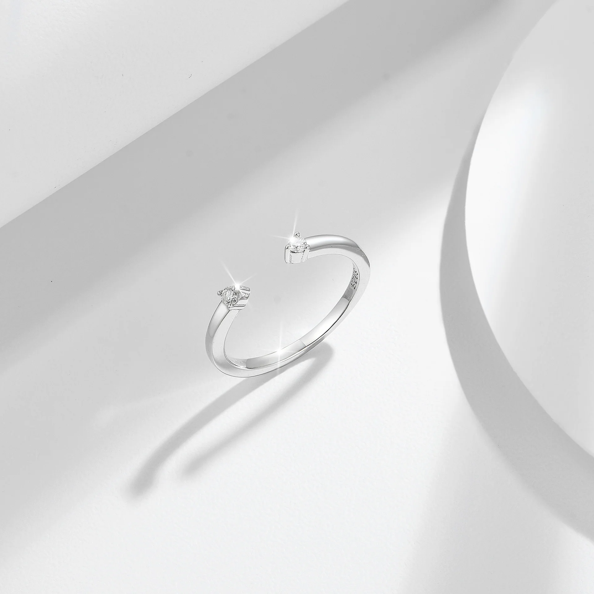 IE0569 MIXED MOISSANITE DIAMOND RING IN STERLING SILVER - Image 4