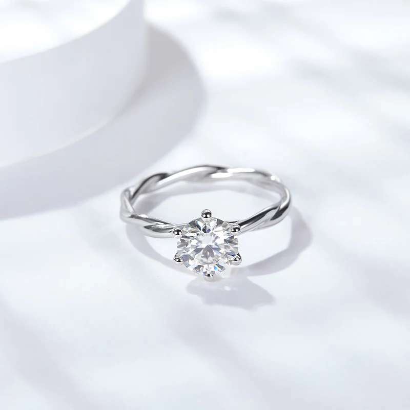 IE1017 1CT ROUND CUT TWISTED SHANK MOISSANITE RING IN STERLING SILVER - Image 3