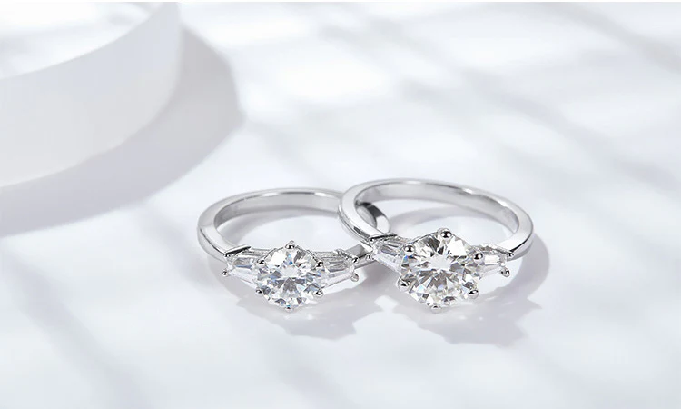 IE1028 1CT OR 2CT ROUND BAGUETTE MOISSANITE RING IN STERLING SILVER - Image 4