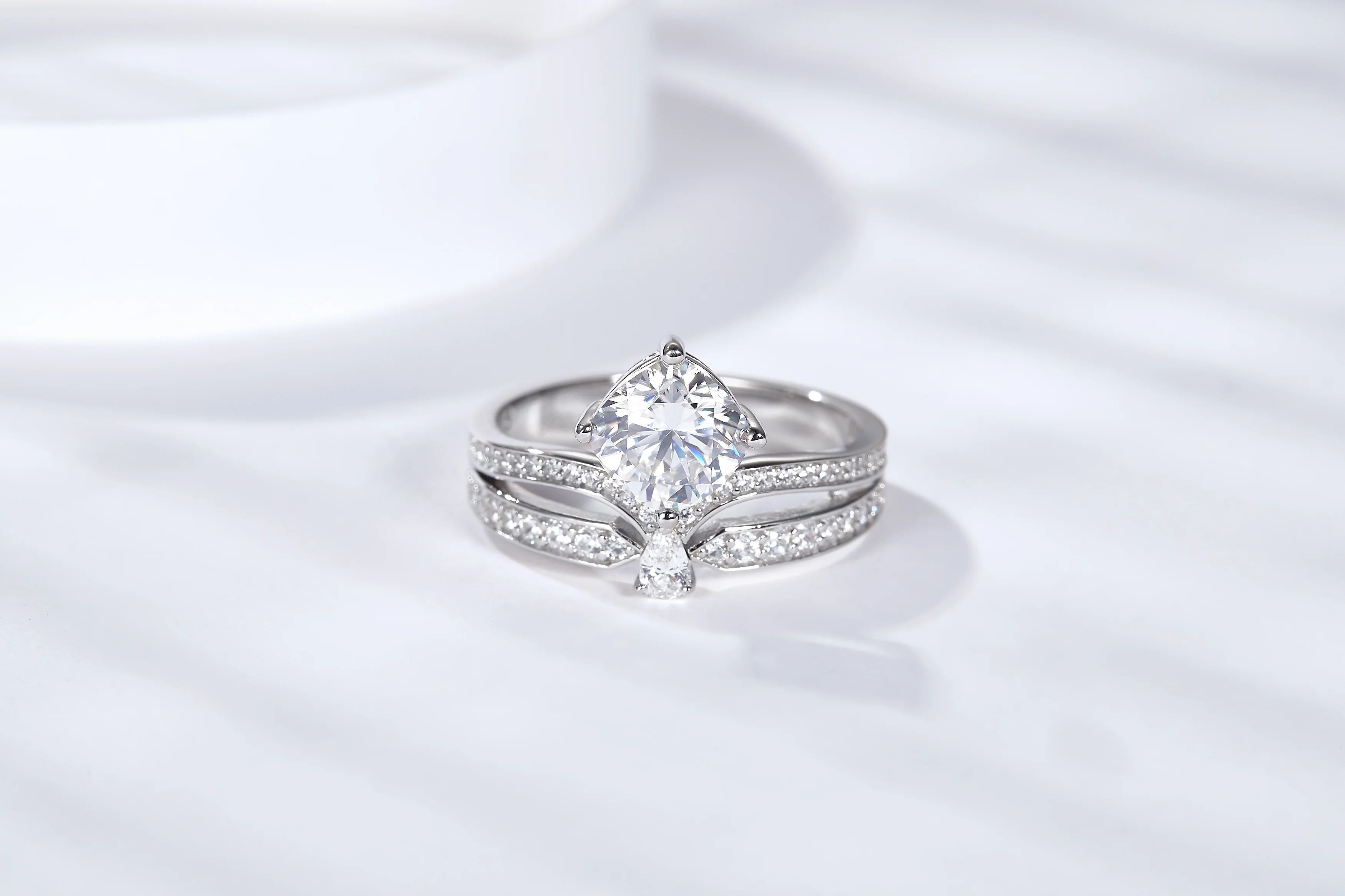 IE1040 CUSHION CUT KING CROWN MOISSANITE DIAMOND RING IN STERLING SILVER - Image 5