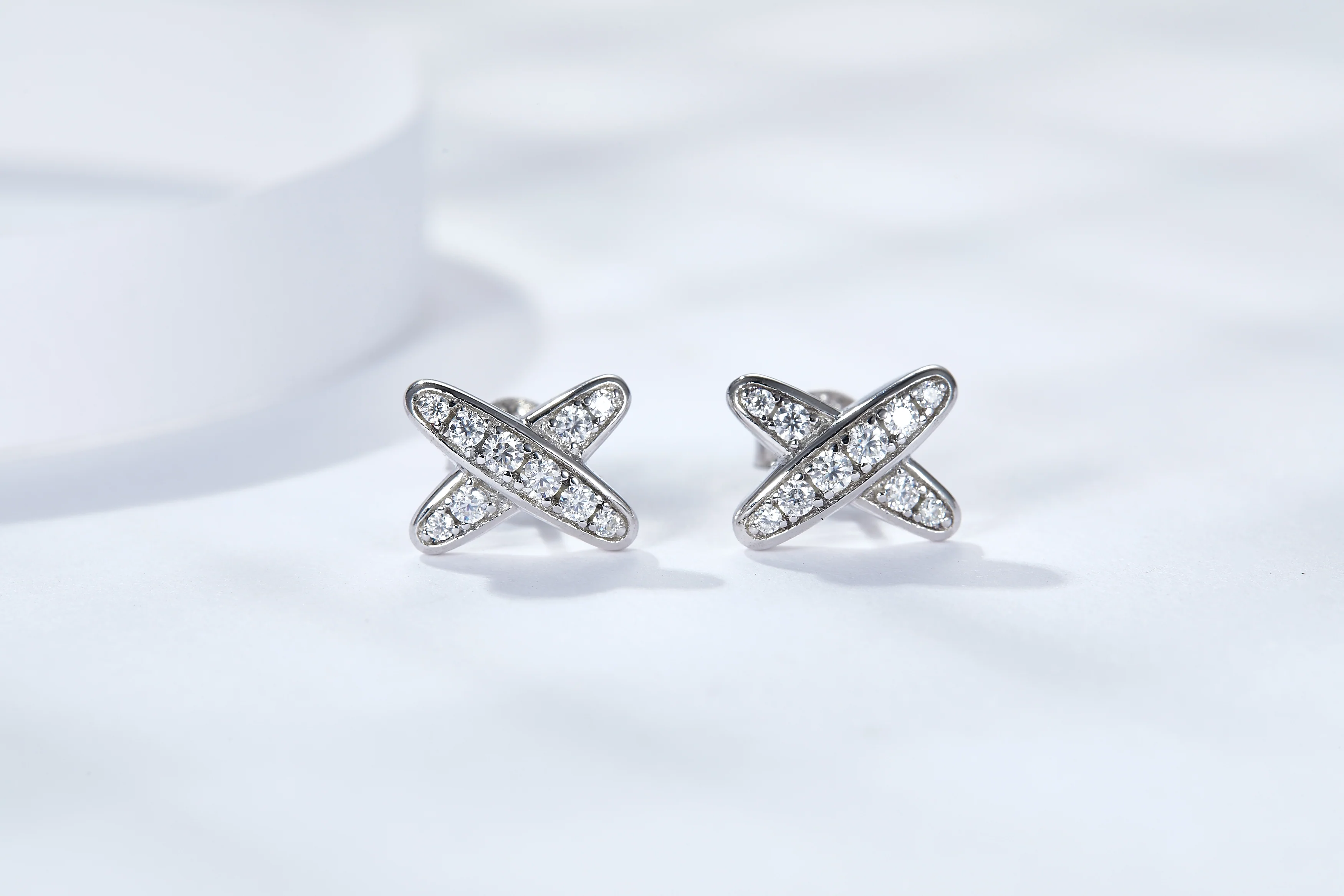 IE4030 X SHAPED MOISSANITE DIAMOND STUD EARRINGS IN STERLING SILVER - Image 2