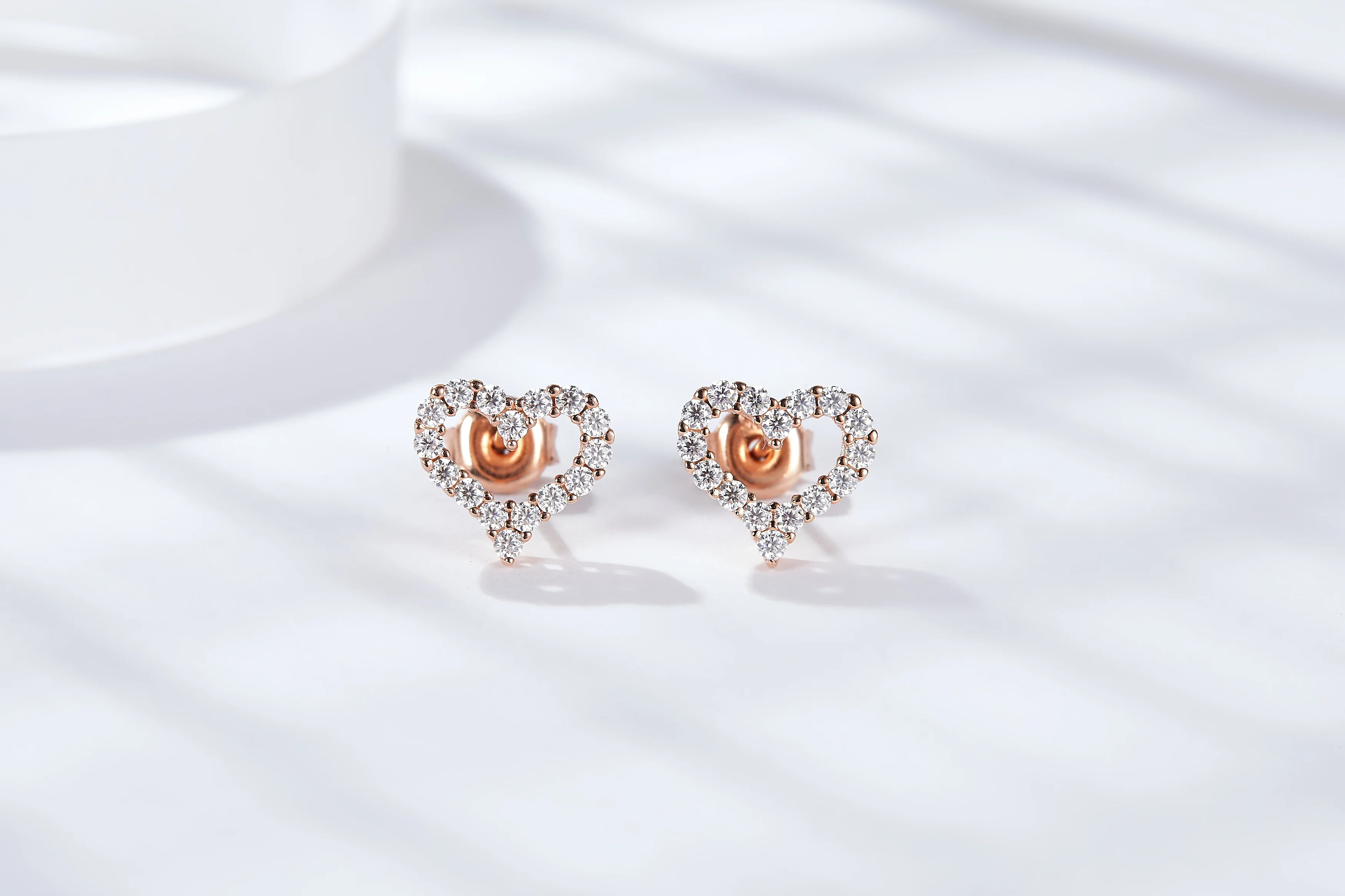 IE4031 HEART STUD MOISSANITE DIAMOND EARRING IN STERLING SILVER - Image 2