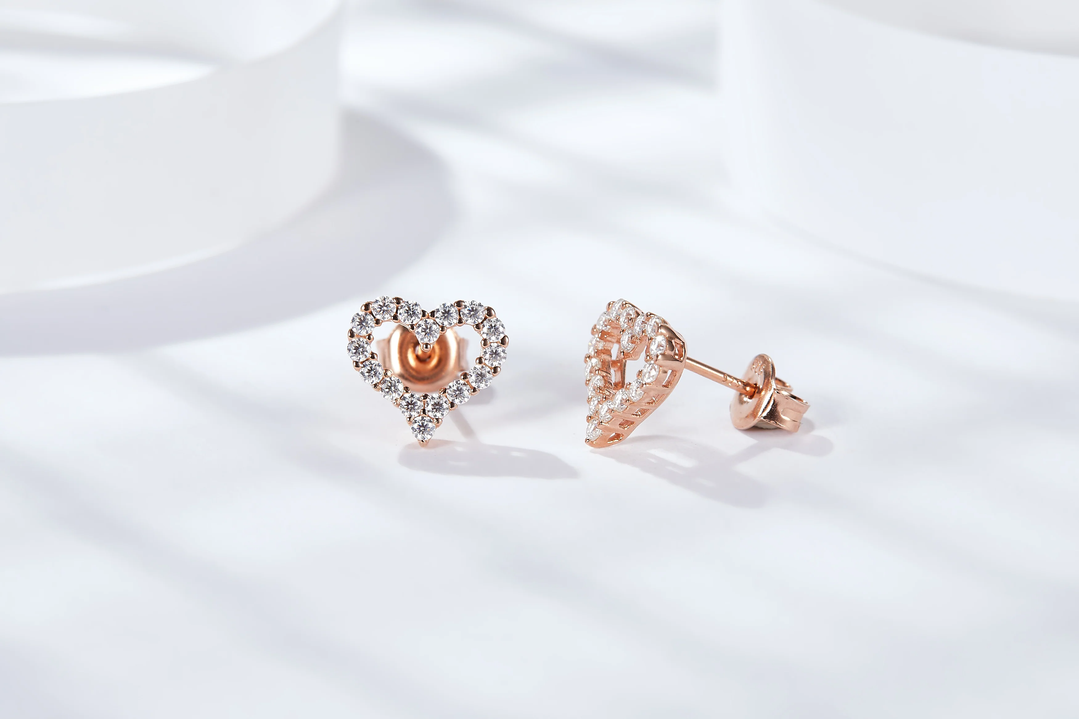 IE4031 HEART STUD MOISSANITE DIAMOND EARRING IN STERLING SILVER - Image 6