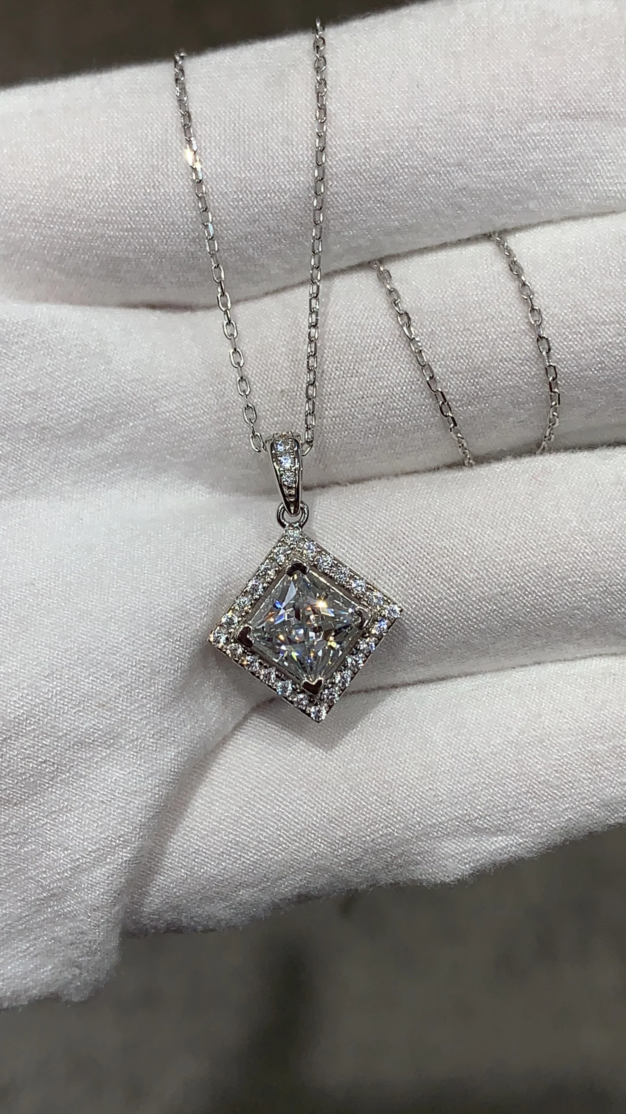 IE5033 2CT PRINCESS CUT MOISSANITE NECKLACE IN STERLING SILVER - Image 3