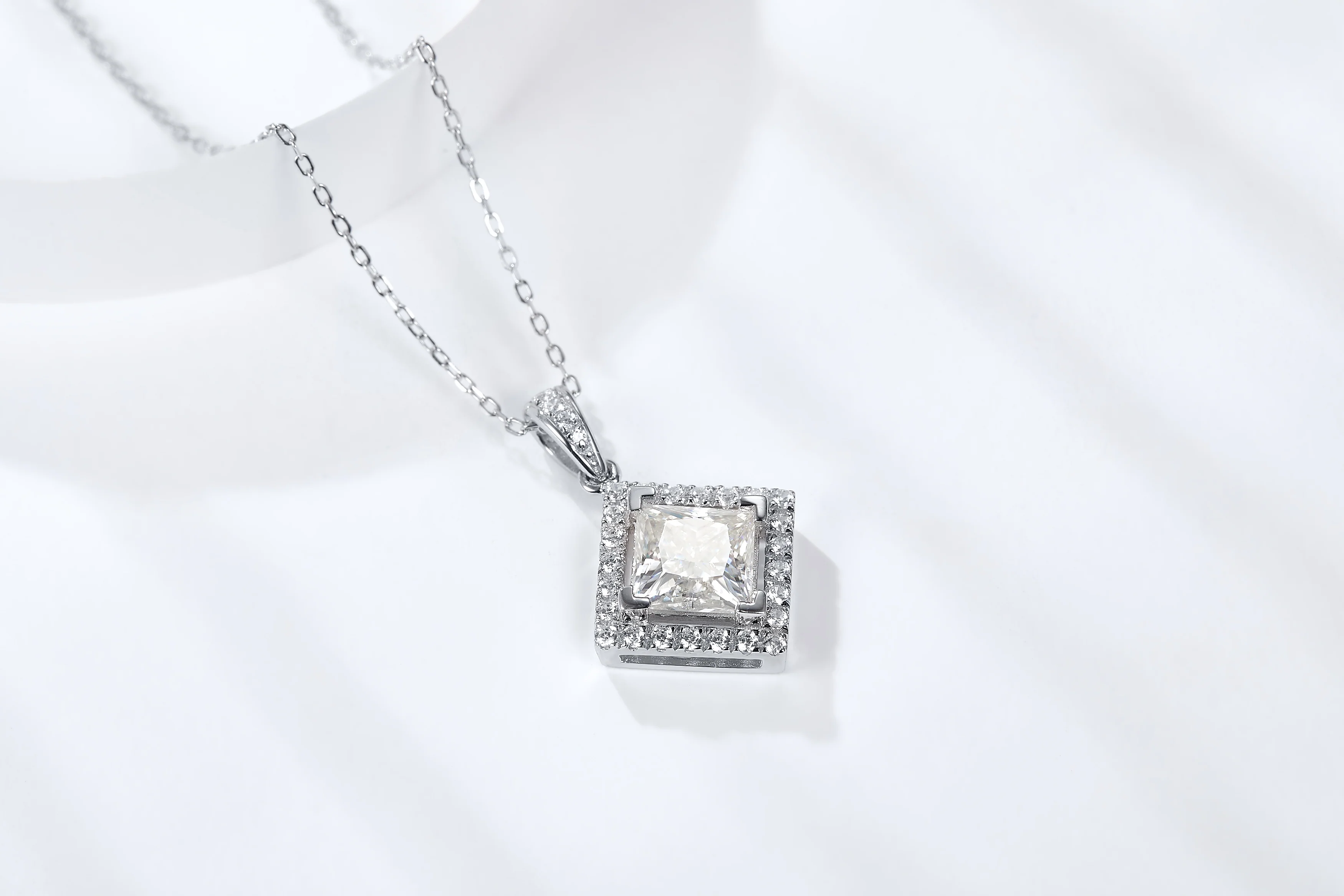 IE5033 2CT PRINCESS CUT MOISSANITE NECKLACE IN STERLING SILVER - Image 5