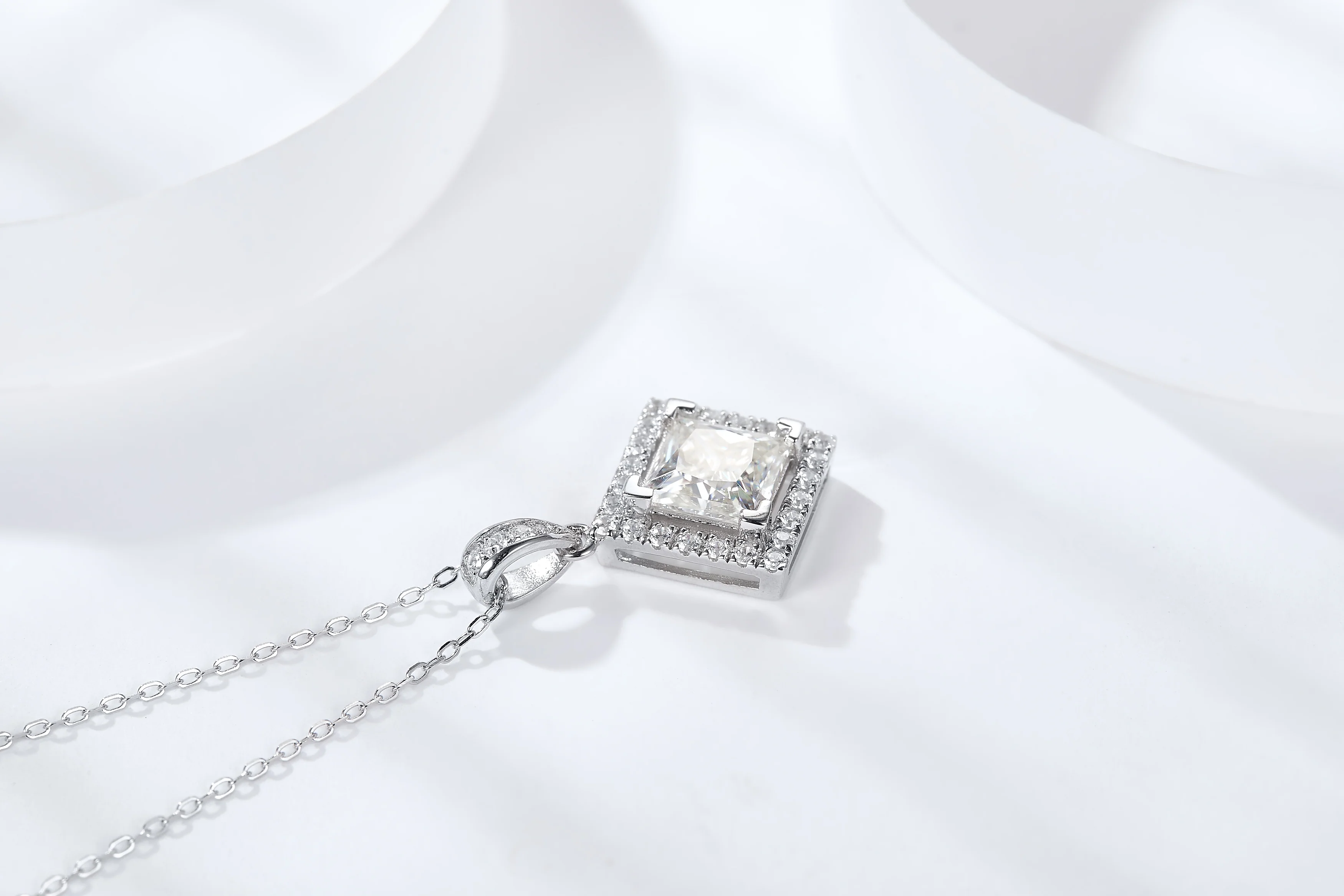 IE5033 2CT PRINCESS CUT MOISSANITE NECKLACE IN STERLING SILVER - Image 6
