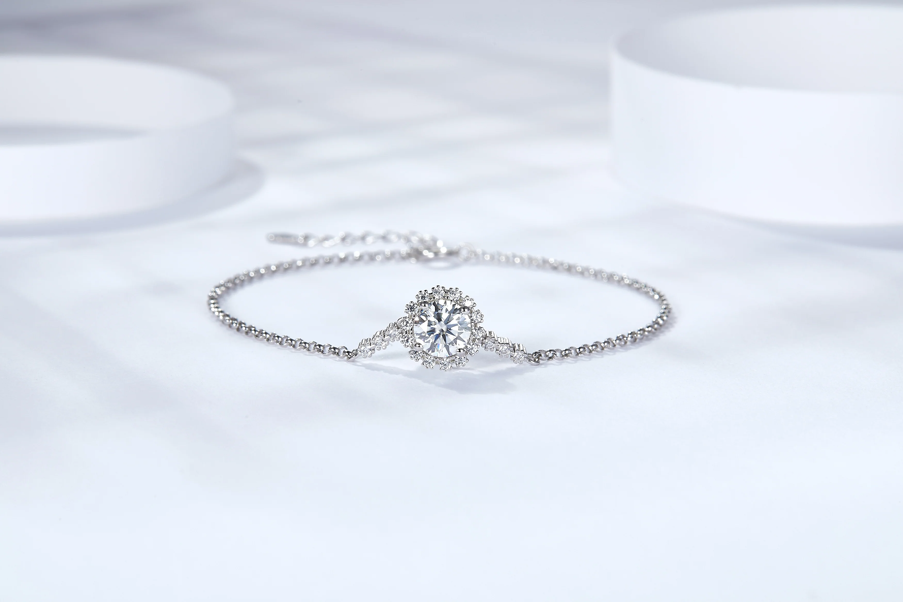 IE6008 ROUND BRILLIANT CUT MOISSANITE BRACELET IN STERLING SILVER - Image 2