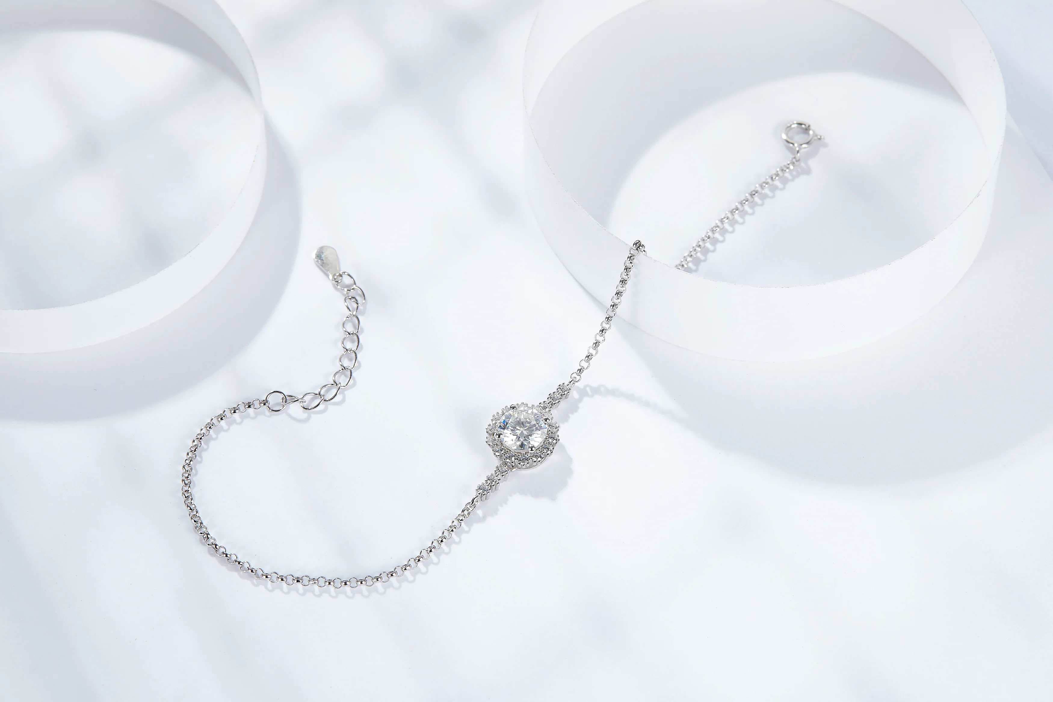 IE6008 ROUND BRILLIANT CUT MOISSANITE BRACELET IN STERLING SILVER - Image 4