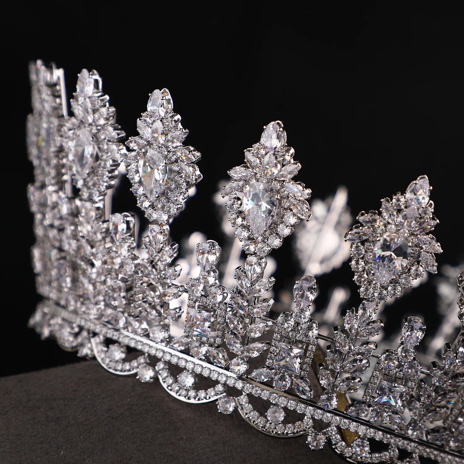 LAUREL FLARE CREST TIARA CROWN - Image 3