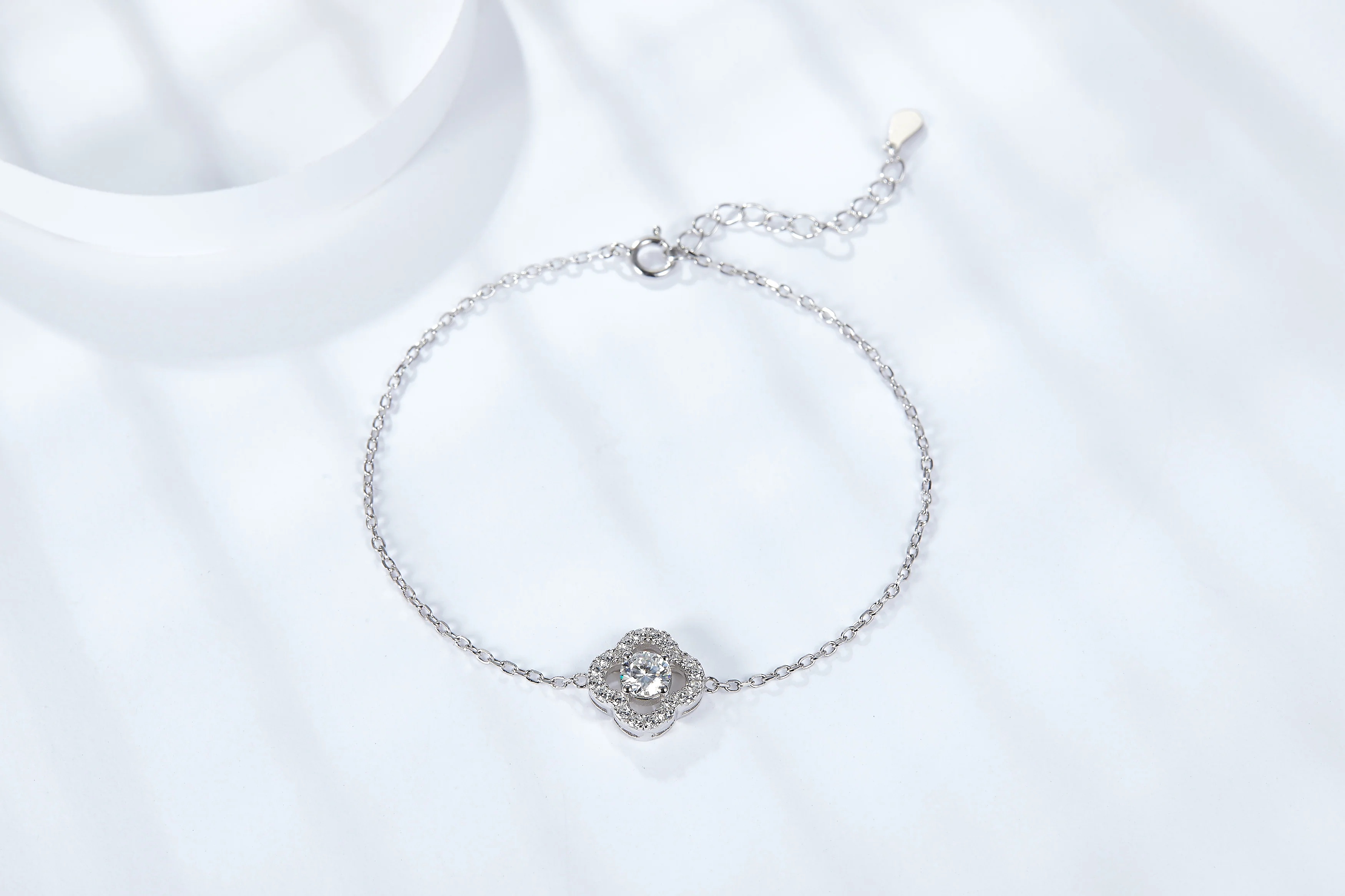 LEAF CLOVER MOISSANITE BRACELET IN STERLING SILVER - Image 3