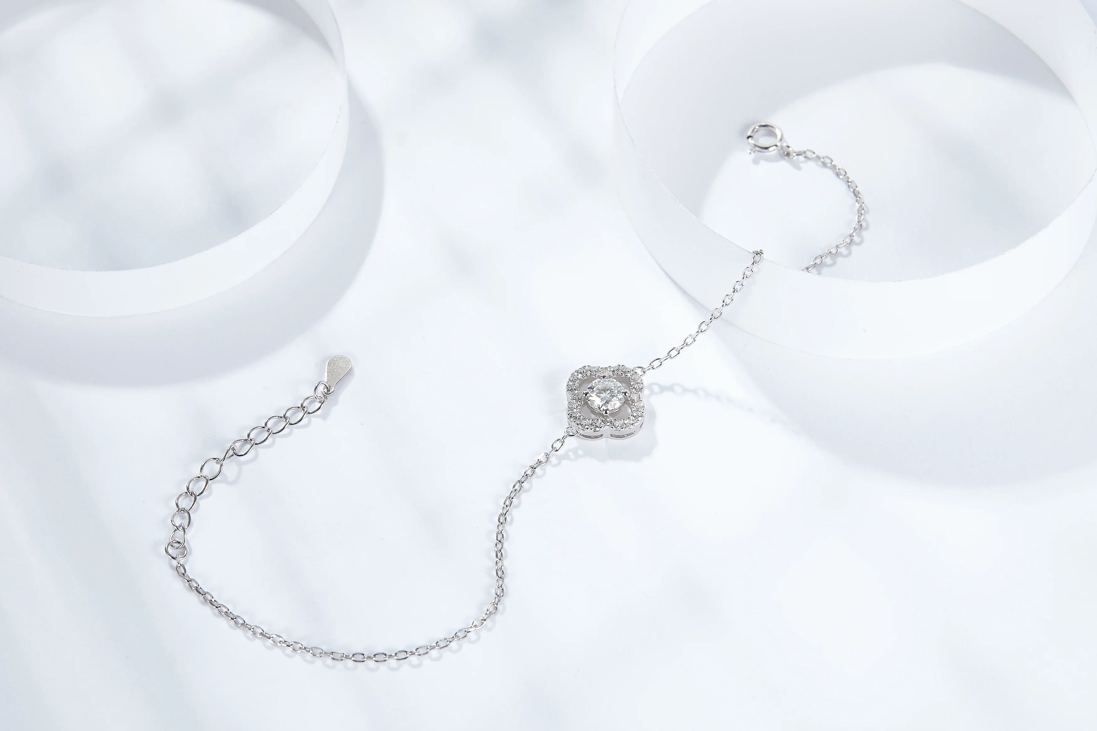 LEAF CLOVER MOISSANITE BRACELET IN STERLING SILVER - Image 4