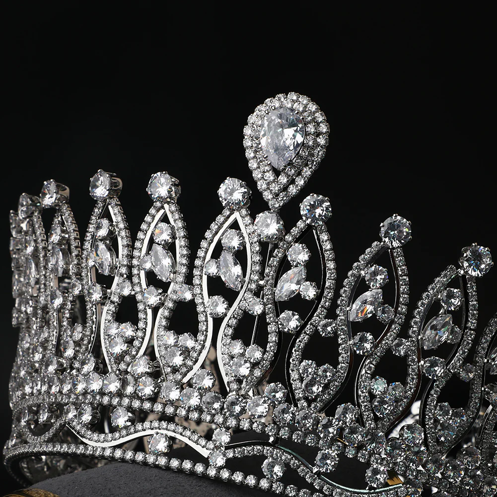MAJESTIC RAISED TIARA CROWN - Image 3