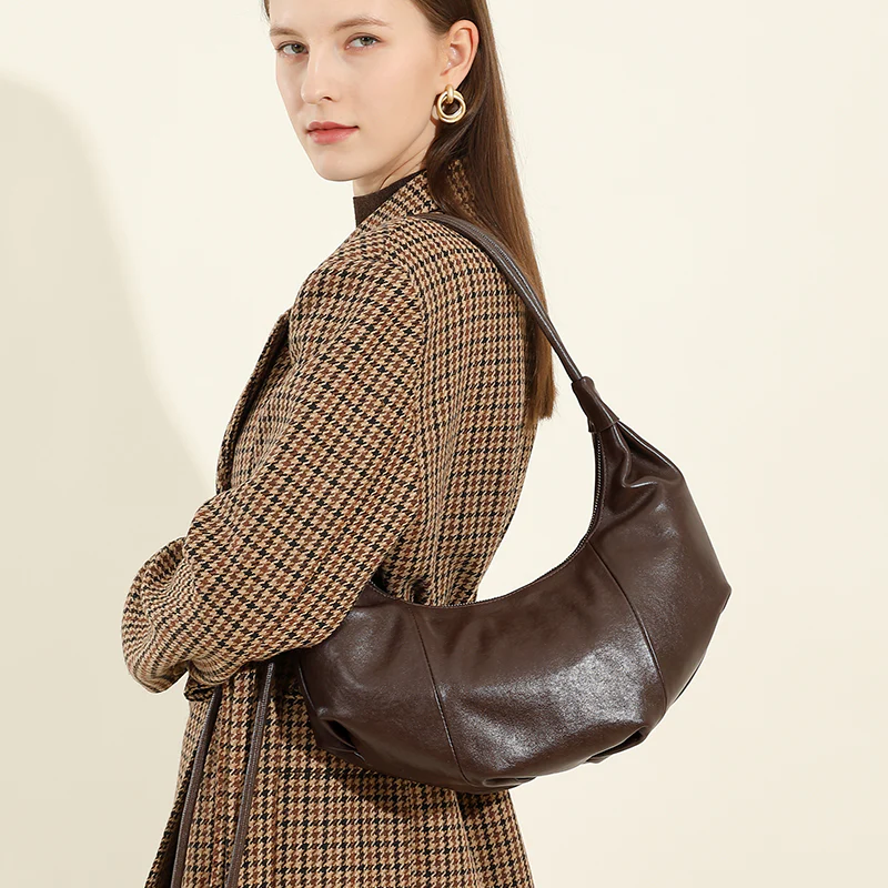 MARISE SOFT CRESCENT BAG - Image 4