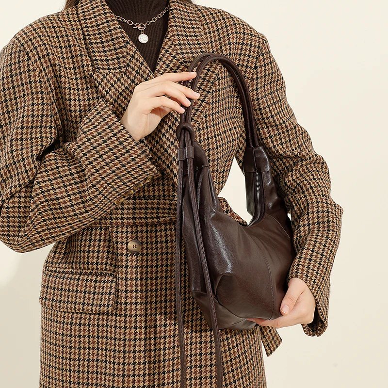 MARISE SOFT CRESCENT BAG - Image 5