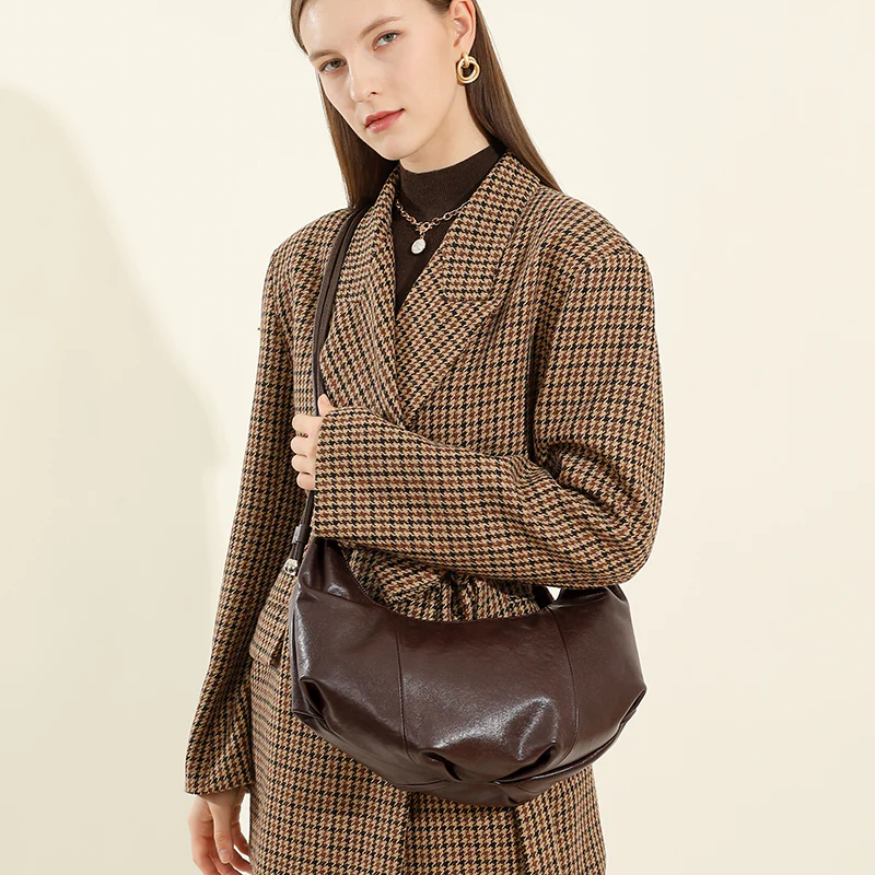 MARISE SOFT CRESCENT BAG - Image 6