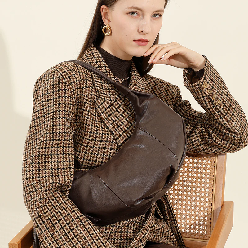 MARISE SOFT CRESCENT BAG - Image 7