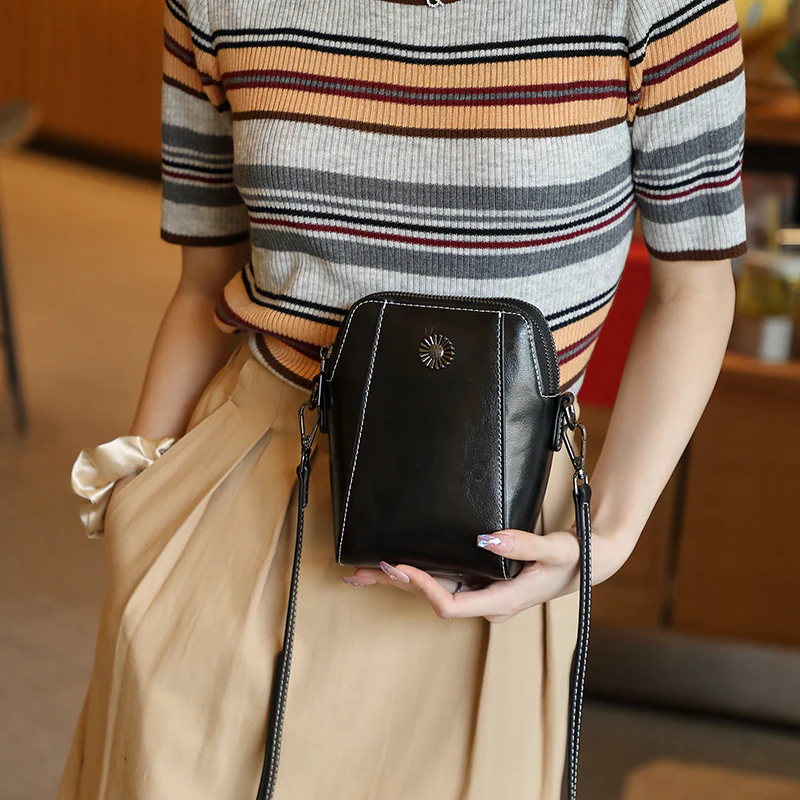 MARLOWE STRUCTURED CROSSBODY BAG - Image 3