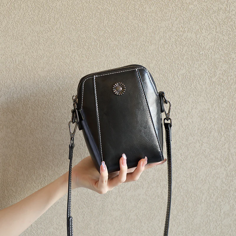 MARLOWE STRUCTURED CROSSBODY BAG - Image 4