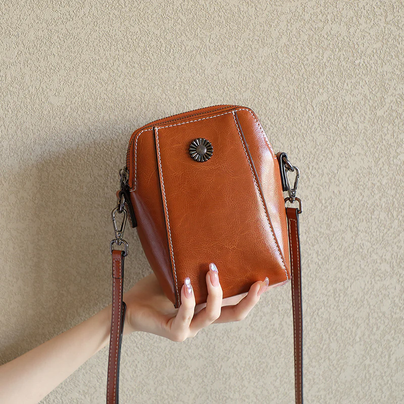 MARLOWE STRUCTURED CROSSBODY BAG - Image 6