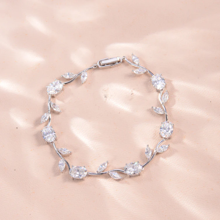 MINIMALIST LEAF CLOVER MOISSANITE BRACELET IN STERLING SILVER - Image 2