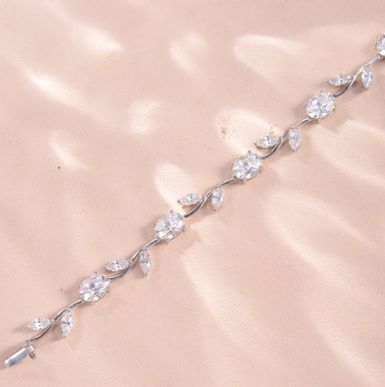 MINIMALIST LEAF CLOVER MOISSANITE BRACELET IN STERLING SILVER - Image 3