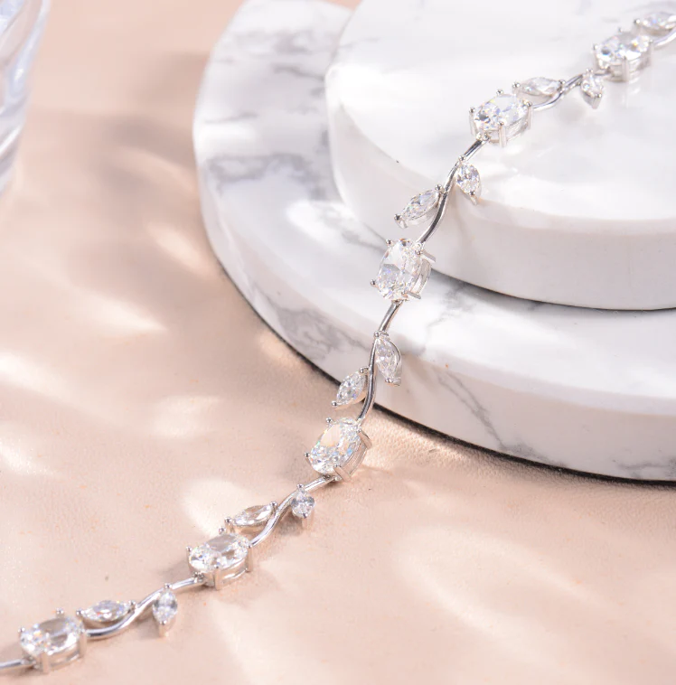 MINIMALIST LEAF CLOVER MOISSANITE BRACELET IN STERLING SILVER - Image 4