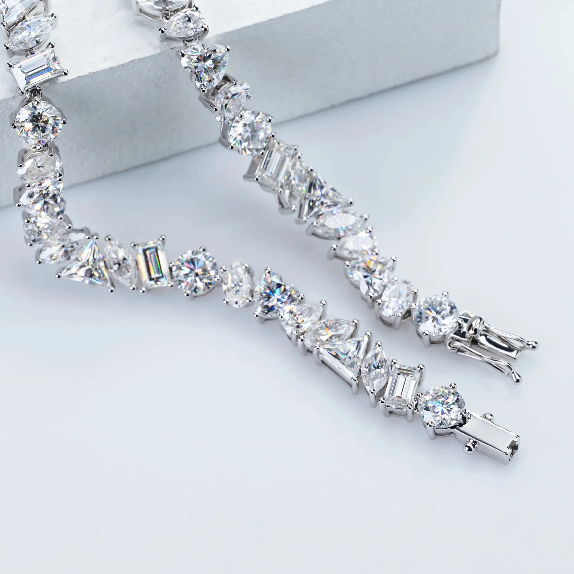 MIXED CUT MOISSANITE TENNIS BRACELET IN SOLID GOLD - Image 5