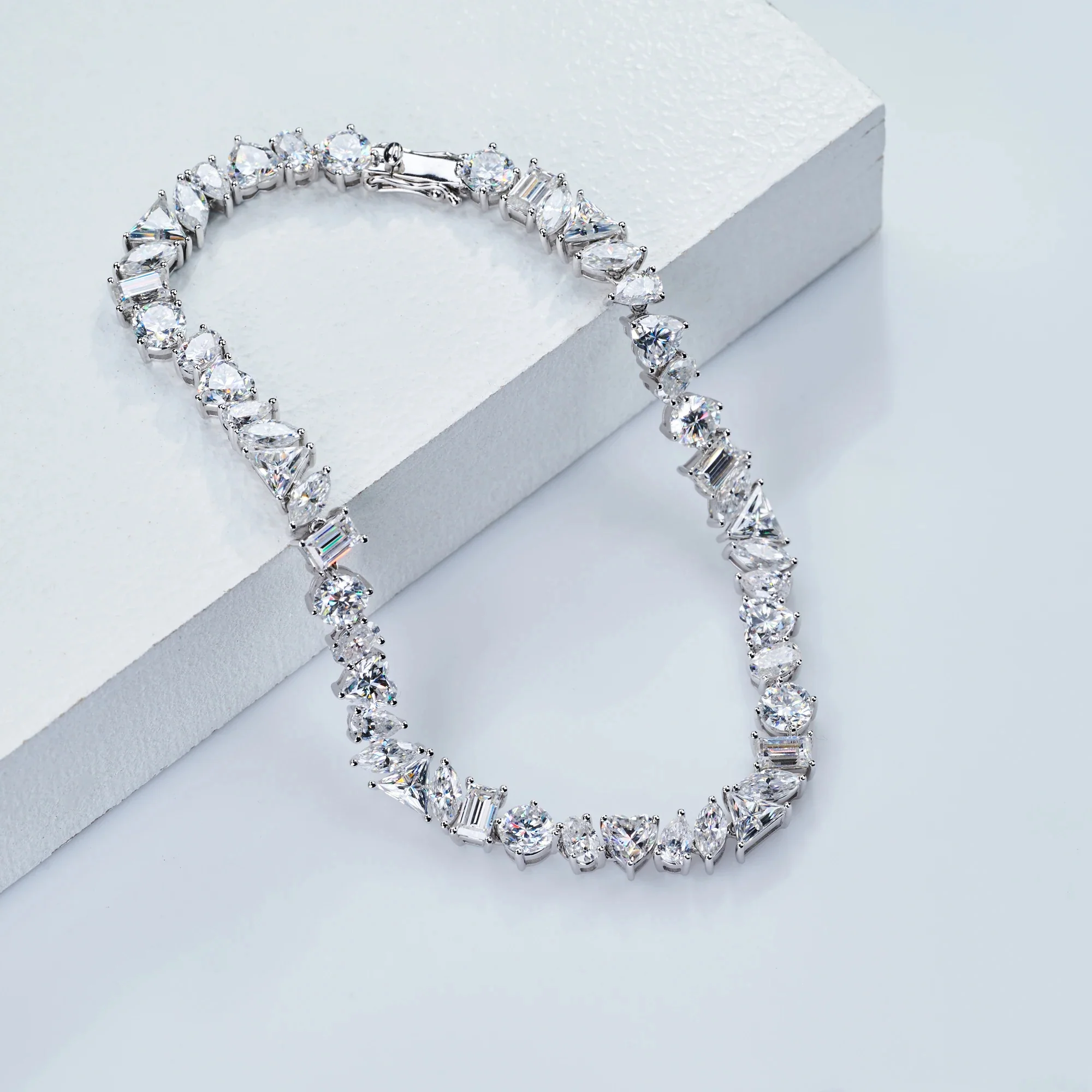 MIXED CUT MOISSANITE TENNIS BRACELET IN SOLID GOLD - Image 6