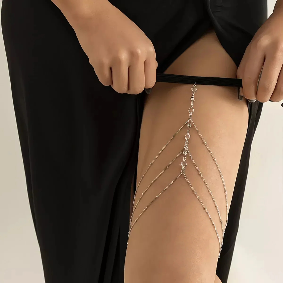 MODULAR DRAPE THIGH CHAIN - Image 10