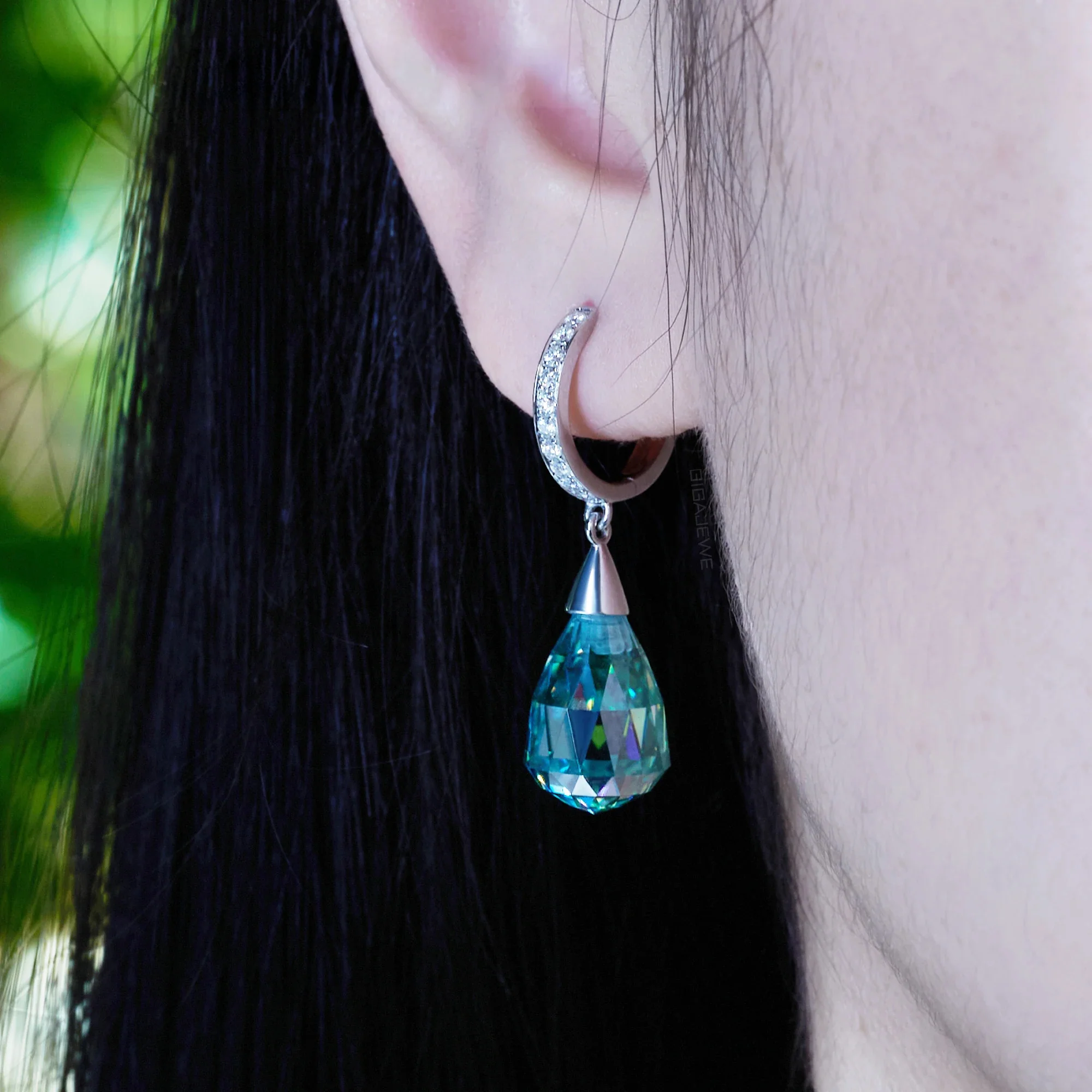 MOISSANITE AURORA TEARDROP EARRINGS IN SOLID GOLD - Image 3